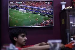In soccer-crazy Brazil, streaming upstart pulls World Cup viewers from TV to YouTube