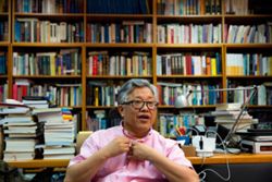 China frees jailed pastor Ezra Jin
