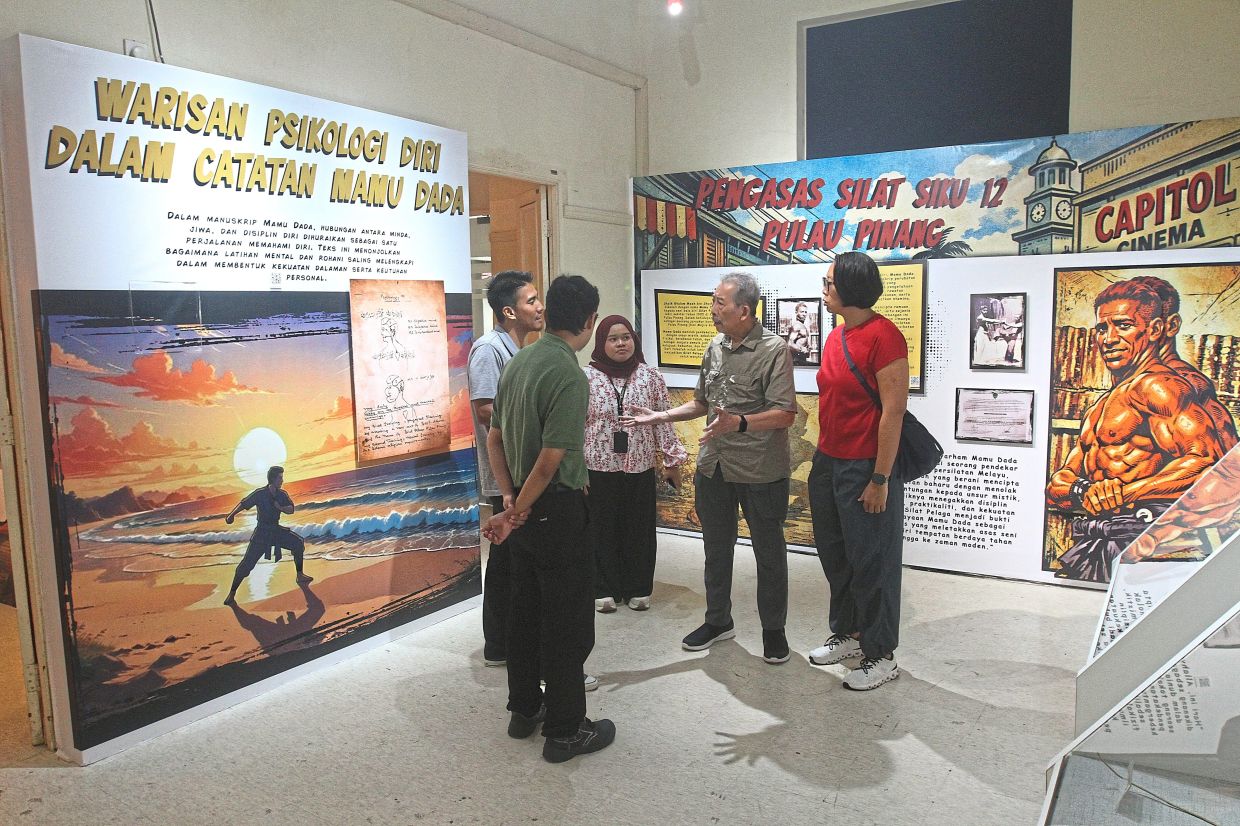 Static displays at the Penang State Museum Art Gallery.