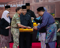 Brunei Sultan presents house keys to 300 National Housing Scheme recipients