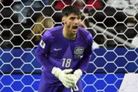 Soccer-Australia's Beach backs coach after goalkeeper switch falls flat in World Cup shootout