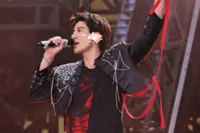 Singer Wang Leehom returns to perform one day after heavy fall that requires 39 stitches: ‘Your love is the best medicine’