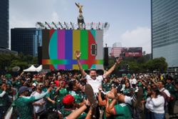 Soccer-'It's going to be mental' -- atmosphere sizzles ahead of Mexico v England