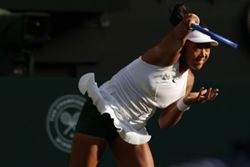 Tennis-Ruthless Osaka dispatches Sabalenka, Djokovic wins ugly