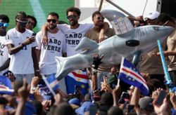 Soccer-Obrigado! Heroes' welcome for Cape Verde squad on return from World Cup