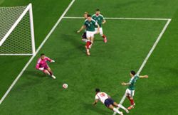 Soccer-Ten-man England hang on to beat battling Mexico 3-2 in last-16 thriller