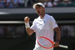 Tennis-Cool Cobolli beats De Minaur and eyes ice cream after return to Wimbledon quarters