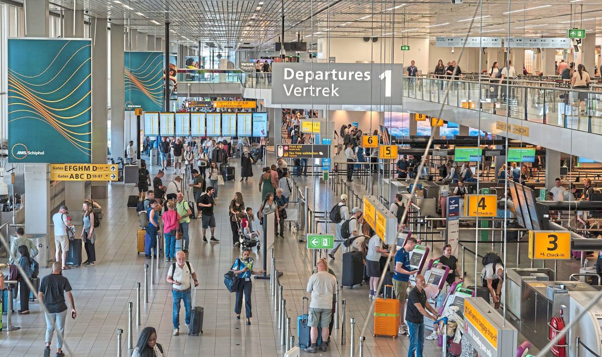 Airports, airlines warn new EU border checks disrupt summer travel