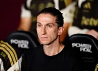 Soccer-Monaco appoint Filipe Luis after Flamengo stint