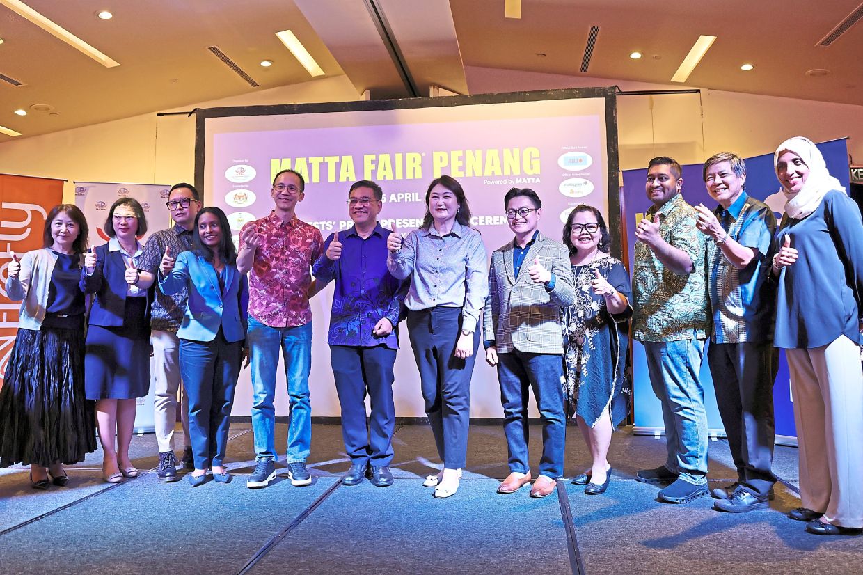 (From fifth left) Nigel, Hon Wai and Leong posing with sponsors and representatives during the MATTA Fair Penang 2026 Buyers’ Contest prize presentation ceremony.
