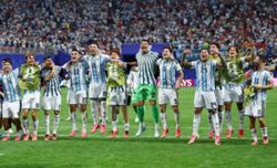 Soccer-Messi inspires Argentina in stunning late comeback to see off Egypt