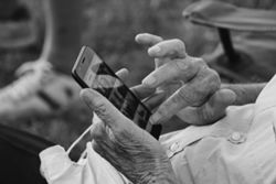 Tell Nana delete Snapchat: Social apps disrupt elderly mental health