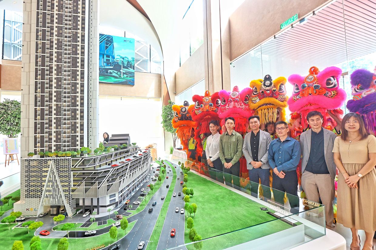 Attending the sales gallery launch were (from left) Lee, Khoo, Tung, Ngeo, Lim and Yap. Present at the sales gallery launch are (from left) Lee, Khoo, Tung, Ngeo, Lim and Yap. — MUHAMAD SHAHRIL ROSLI/The Star