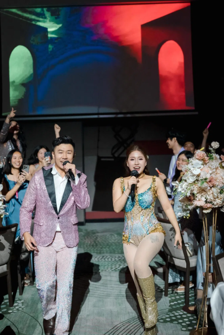 Ng and Tan sang Taylor Swift songs such as 'Miss Americana & The Heartbreak Prince' and 'Cruel Summer'.