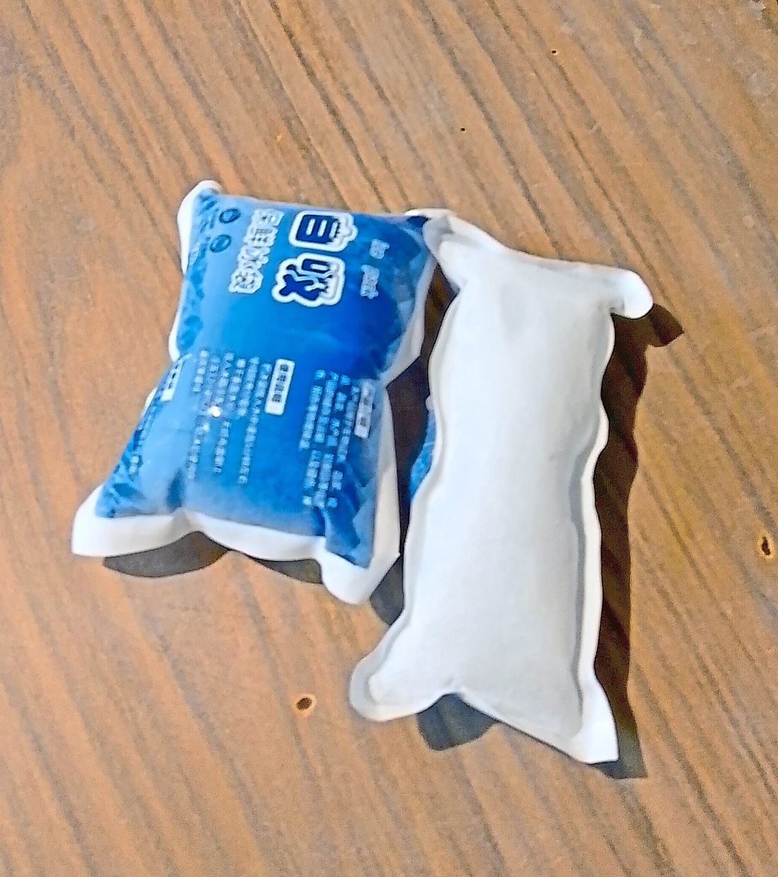 These mini ice gel packs are easy to cart and come in handy to cool your body. — REVATHI MURUGAPPAN/The Star