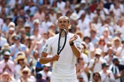 Tennis-Ruthless Zverev spoils Fery's Wimbledon dream to power into final