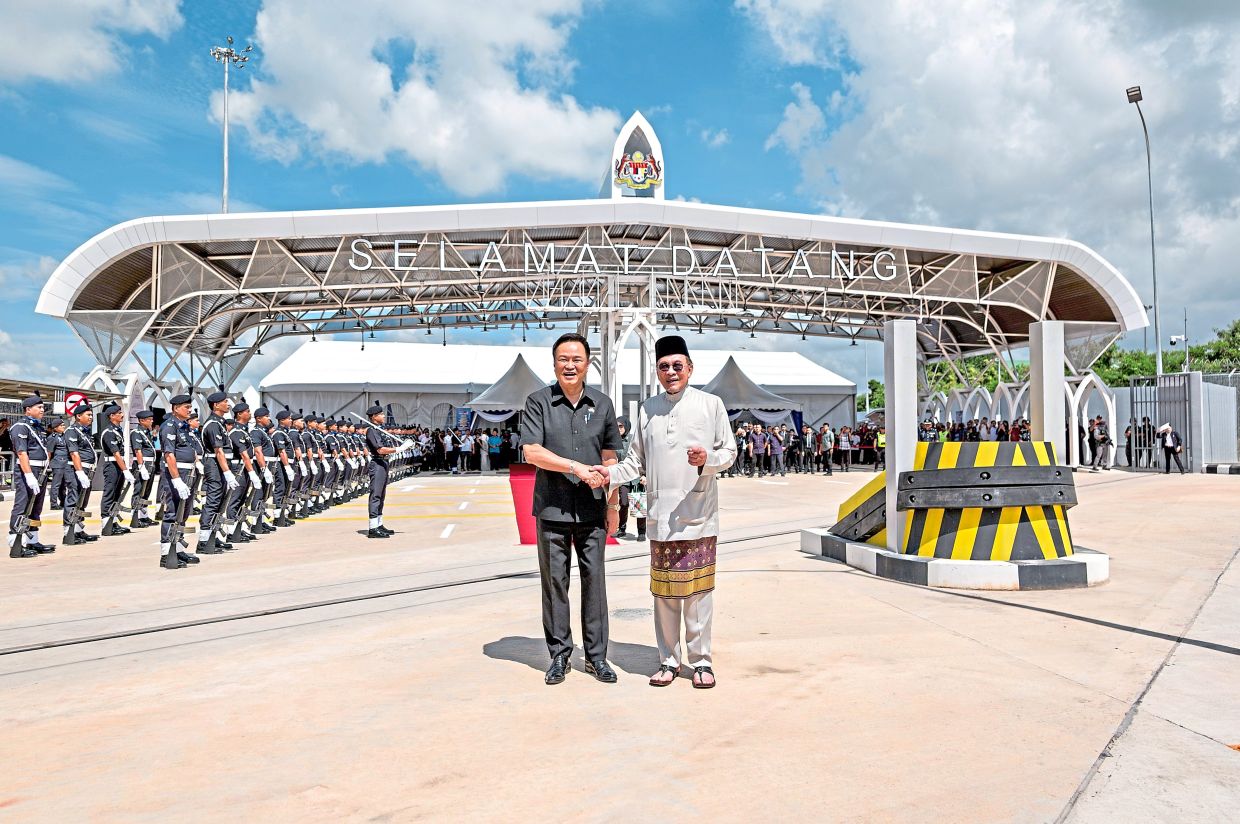 Border link gets new road