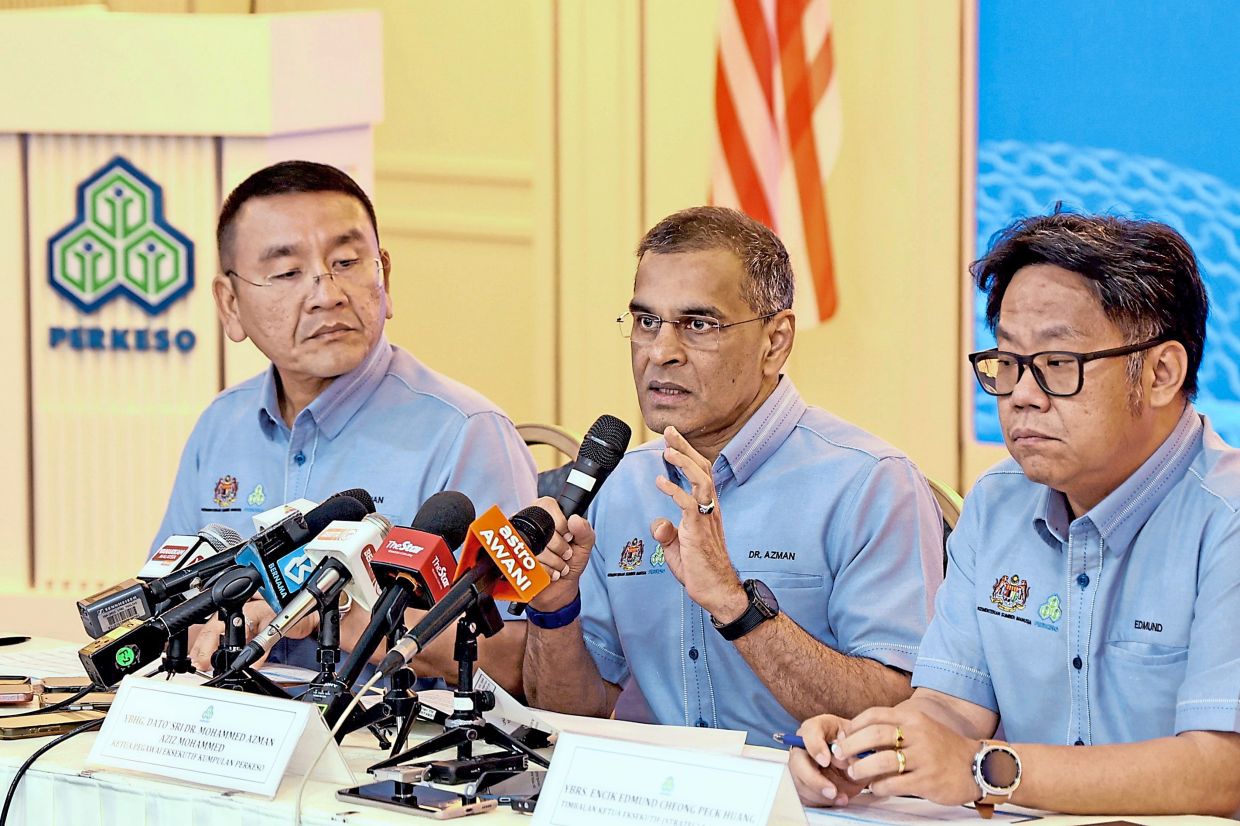 Press briefing: Mohammed Azman (centre) speaking to reporters at Menara Perkeso in Jalan Ampang, Kuala Lumpur. Also present are PERKESO deputy chief executive (Strategy and Corporate), Edmund Cheong (right) and deputy chief executive (Operations) Azirruan Arifin. — AZMAN GHANI/The Star
