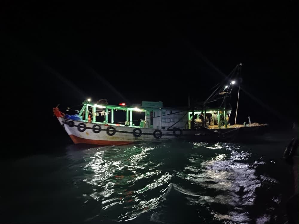 MMEA detains seven crewmen, seizes fishing vessel off Sabah
