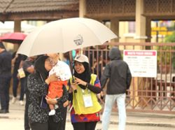 Live updates: Johor voters undeterred by heavy rain, thunderstorm