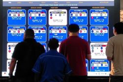 WATCH: Vote counting for Johor polls start, live from the BN war room
