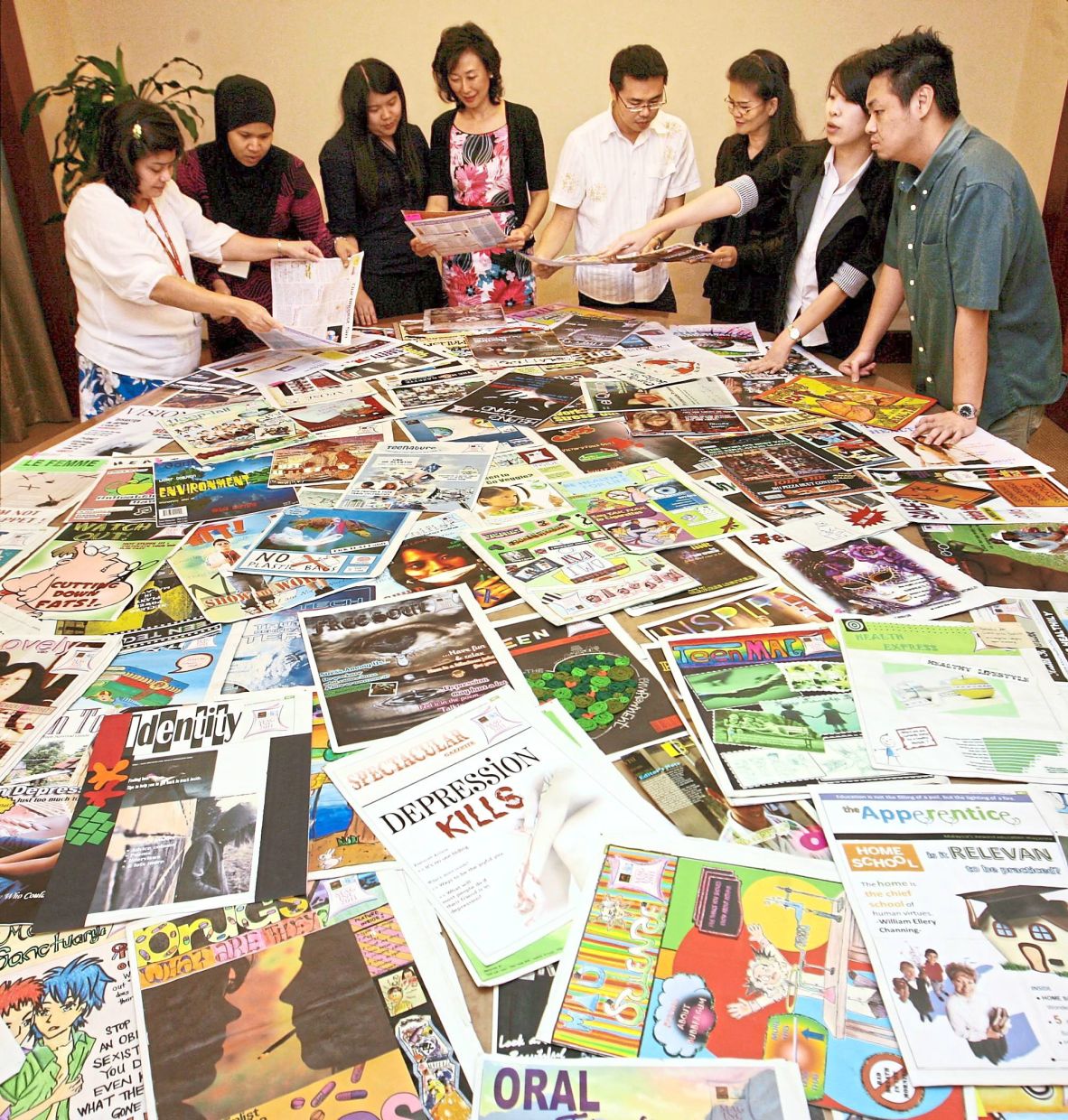 Building brand loyalty: Judges shortlisting the finalists for The Star-Pizza Hut NiE Mag Inc 2011 contest. According to Goh (centre), the award-winning Star-NIE programme not only helped to promote English language proficiency among new generations of Malaysians but also exposed them to The Star as a trusted source of news and information.