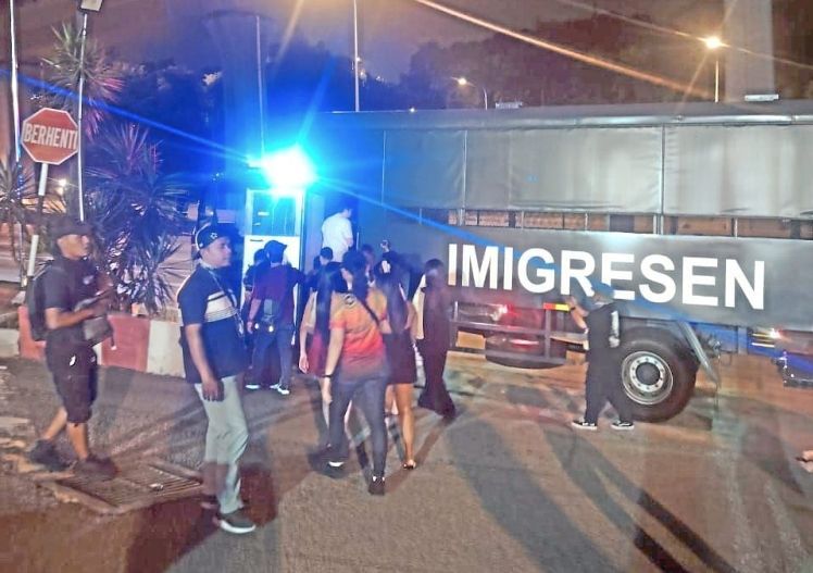 KTV and vice hotel raided in Cheras