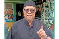 Emotional vote for 75-year-old after getting citizenship