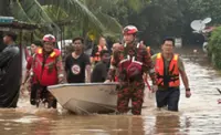 Melaka floods: Rescue teams, volunteers, Klebang rep work through the night as floods hit residents