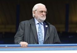 Soccer-Former Chelsea chairman Ken Bates dies at 94