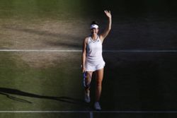 Tennis-Noskova shakes off nerves to beat Muchova in Wimbledon final