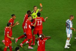 Soccer-Embolo red card turns Swiss dream into heartbreak against Argentina