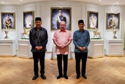 King grants audience to Ahmad Zahid, Onn Hafiz at Istana Pasir Pelangi