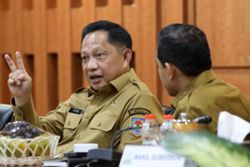 Indonesian Home Minister urges budget cuts, not layoffs