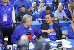 Ahmad Zahid congratulates Onn Hafiz on appointment as Johor MB