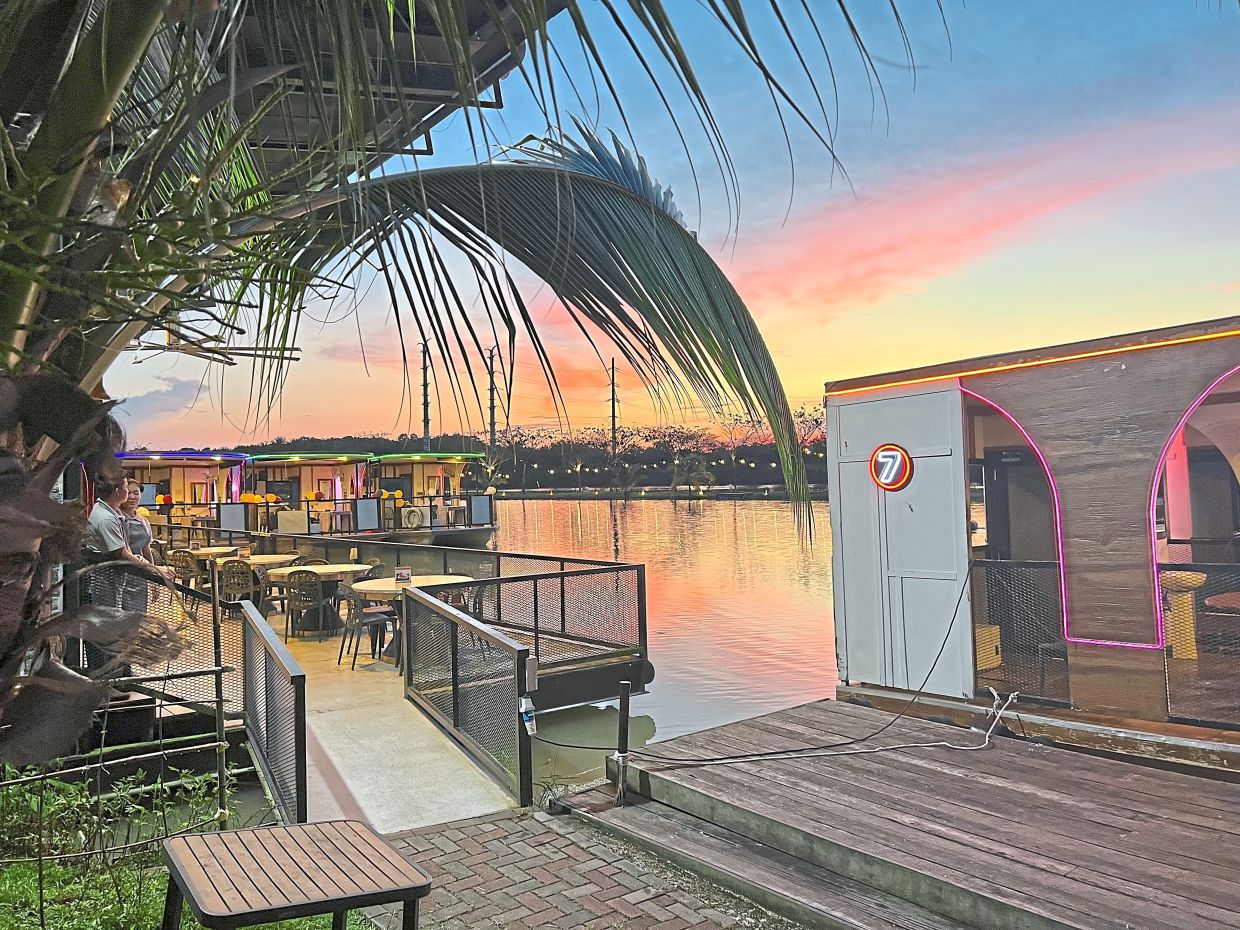 Enjoy your dinner on a floating dining boat at X Park Iskandar Puteri.
