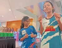 Deaf sisters who hear with the heart 