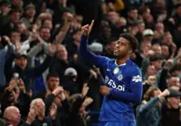 Soccer-United sign Brazil midfielder Santos from Chelsea