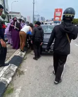 Man killed, wife hurt after being hit by car while crossing road in Melaka