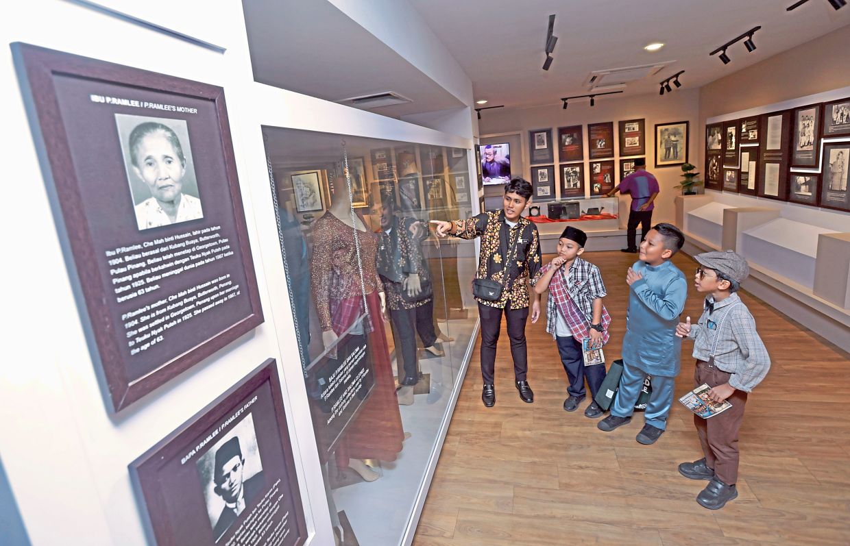 4. Pupils getting a closer look at P. Ramlee’s iconic costumes during a guided tour of the gallery. The three-day celebration brings his enduring legacy to life through talks, discussions and musical performances.