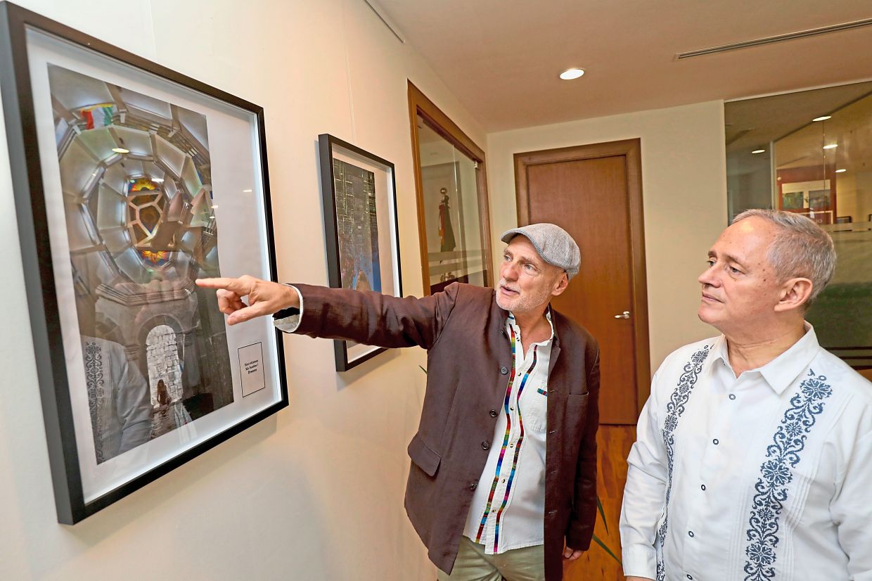 Estevan showing his works to Campuzano Pina (right) during the exhibition’s opening ceremony.