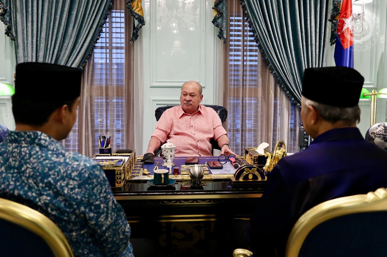 King receives credentials of new foreign envoys to Malaysia