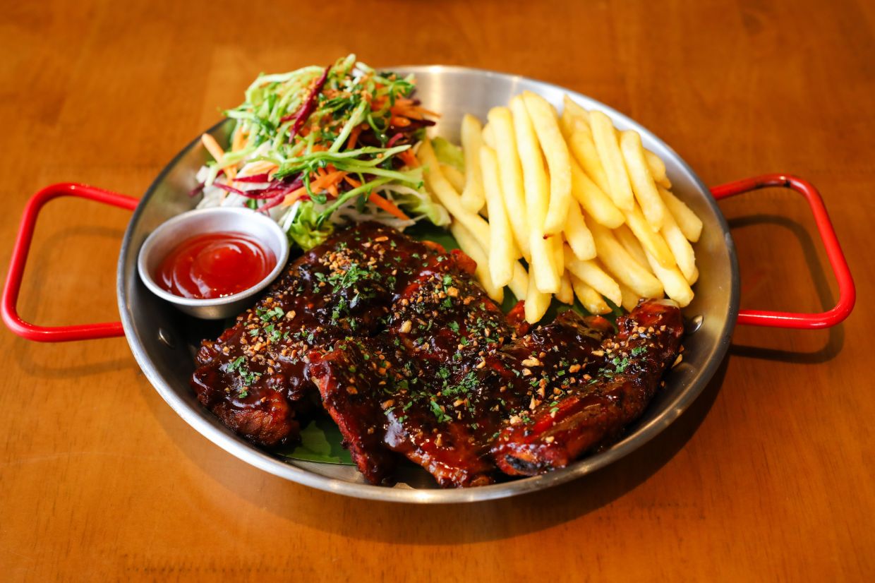 Yuvan's delicious barbecued meats are a popular option in Klang over the weekends when the eatery is typically quite busy.