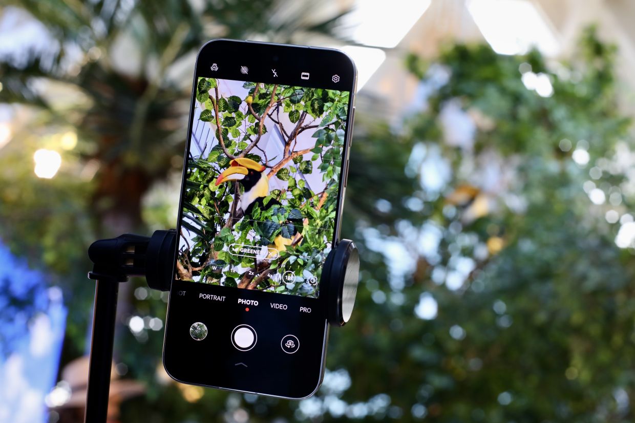The Huawei Pura 90s Pro Max has a 200-megapixel telephoto camera capable of 4x optical zoom. — LEONG WAI YEE/The Star