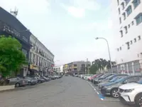 Parking zones for transit commuters