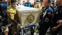 Families claim bodies as Bangkok fire toll rises to 30