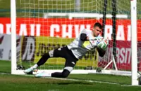 Soccer-United sign goalkeeper Darlow on two-year deal