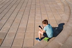 EU to limit children's access to social media – gradually