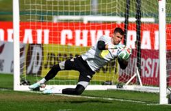 Soccer-United sign goalkeeper Darlow on two-year deal