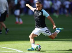 Soccer-Winger Trossard to join Besiktas from Arsenal